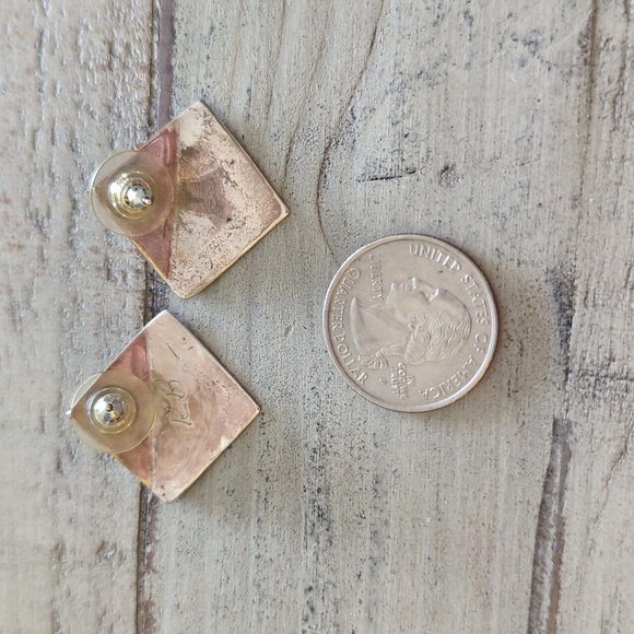 Vintage Native American Mother of Pearl and Lapis Earrings - Picture 4 of 10